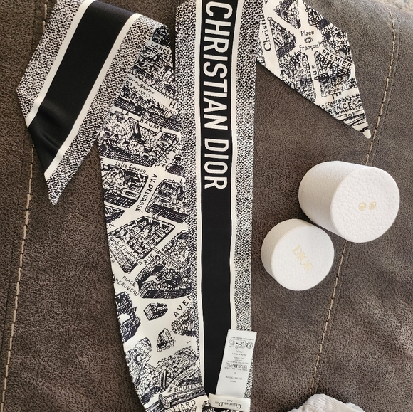 Twilly dior. New with box. Black and white. - Picture 3 of 3